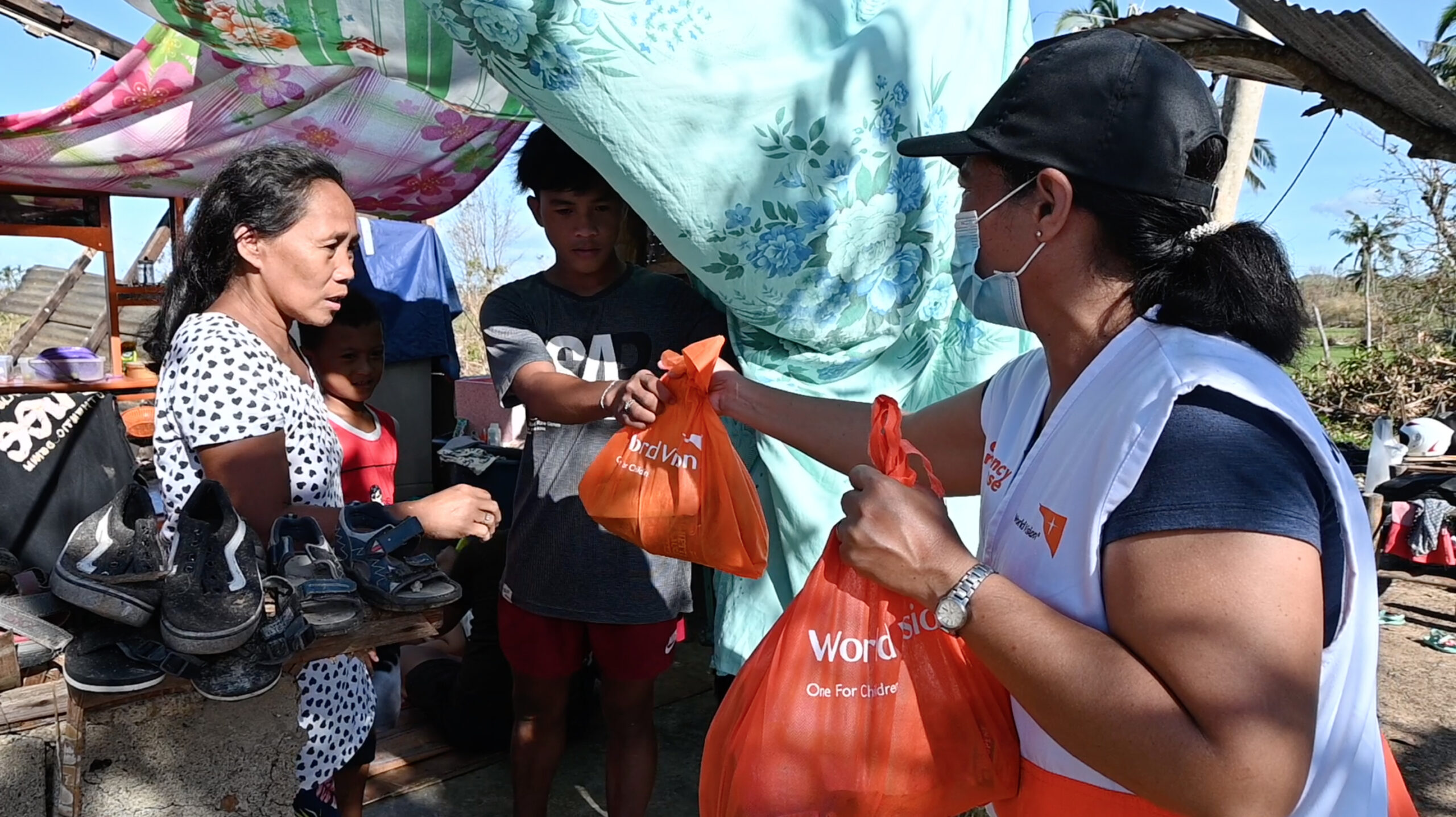 World Vision reaches 4000 families in the severely affected areas of Visayas and Mindana