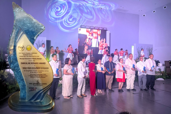 World Vision receives award for exemplary service in Batangas